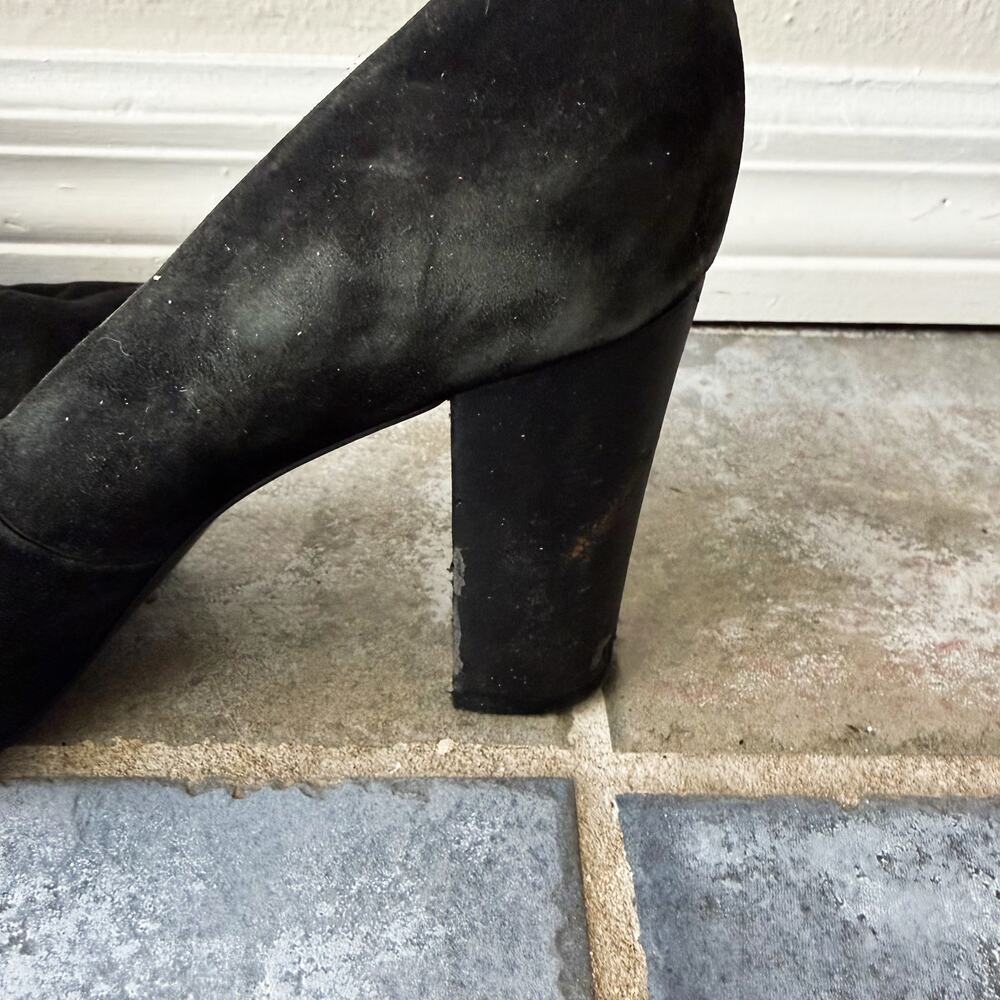 Tahari Ava Black Suede Pumps Womens 8.5 Block Heel Pointed Toe - Picture 6 of 8